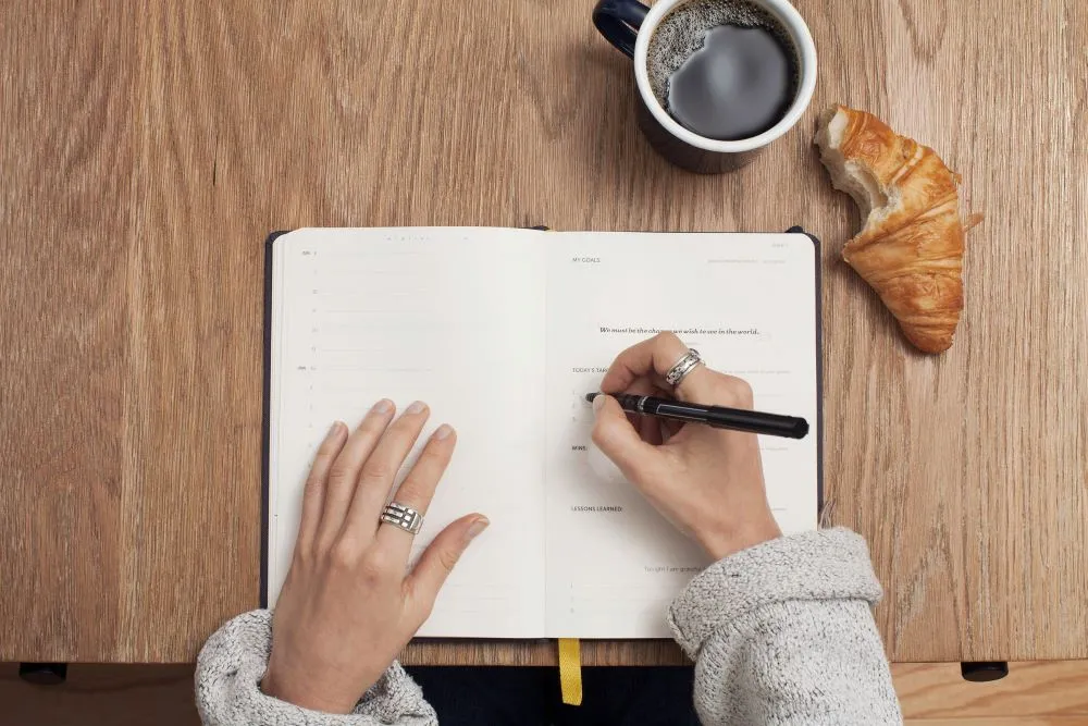 Les bienfaits de l’écriture expressive (journaling) sur la santé mentale