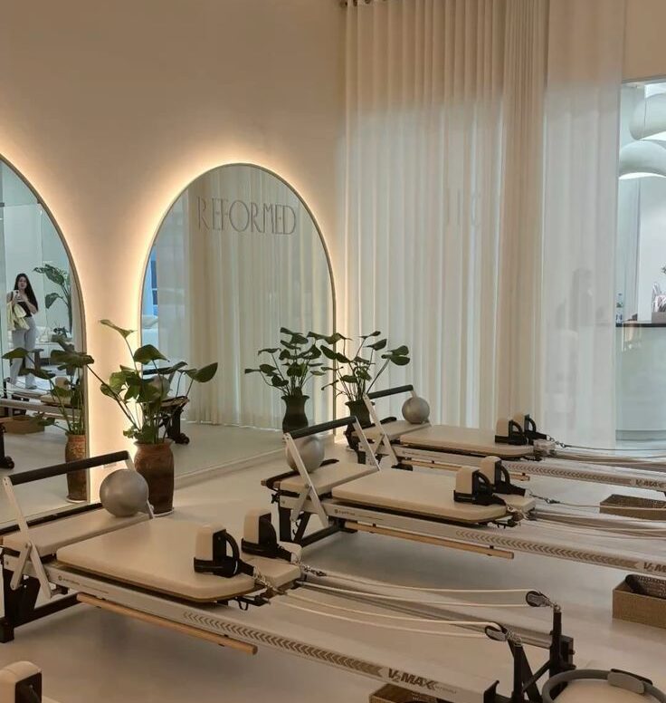 Le Pilates s’invite en ligne : quand le bien-être rencontre l’influence
